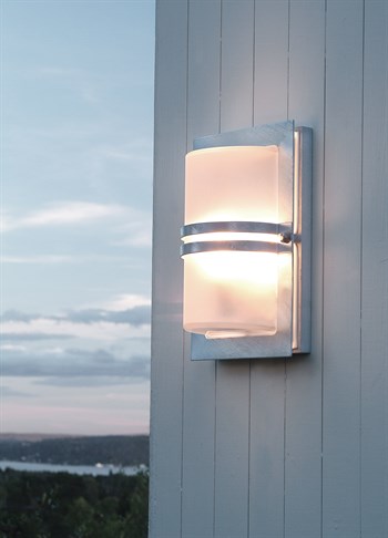 Norlys Basel galvaniseret stål udendørs plafond LED væglampe med mat glas på facade
